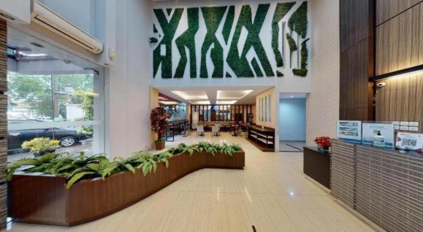 Sumi Simpang Lima Hotel 2*